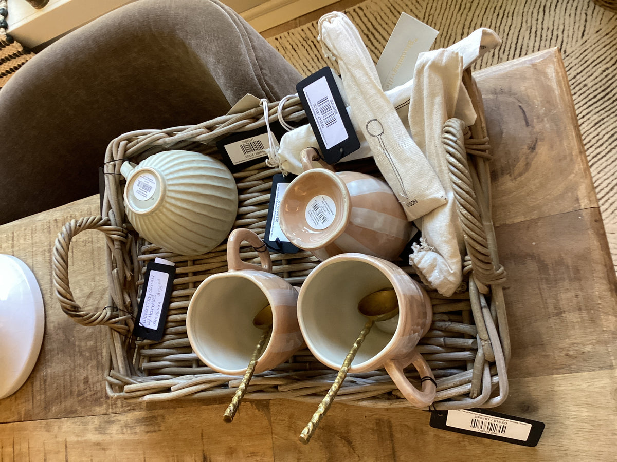 WOVEN SMALL TRAY WITH HANDLES