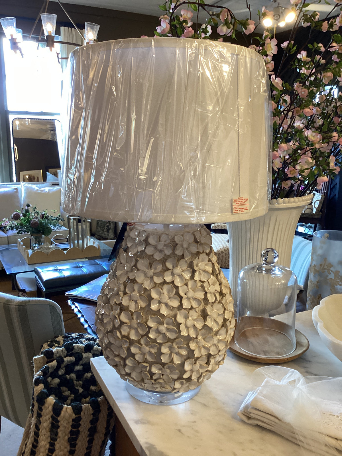 JY Floral Appliqué Ceramic Cream Lamp