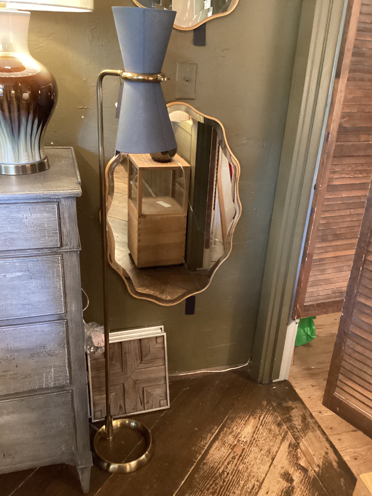 Gable floor lamp