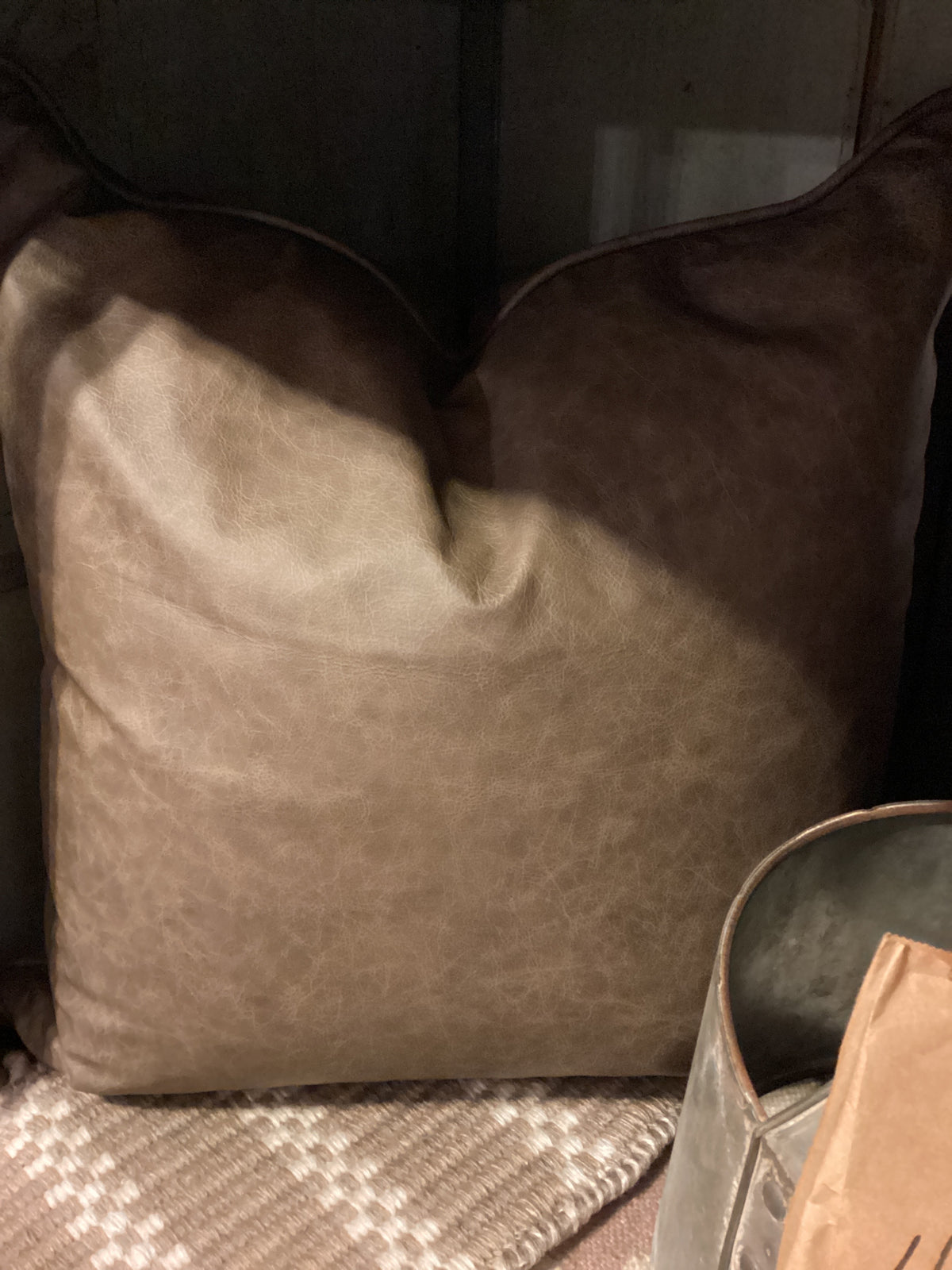 Pillow - leather Fairview Taupe