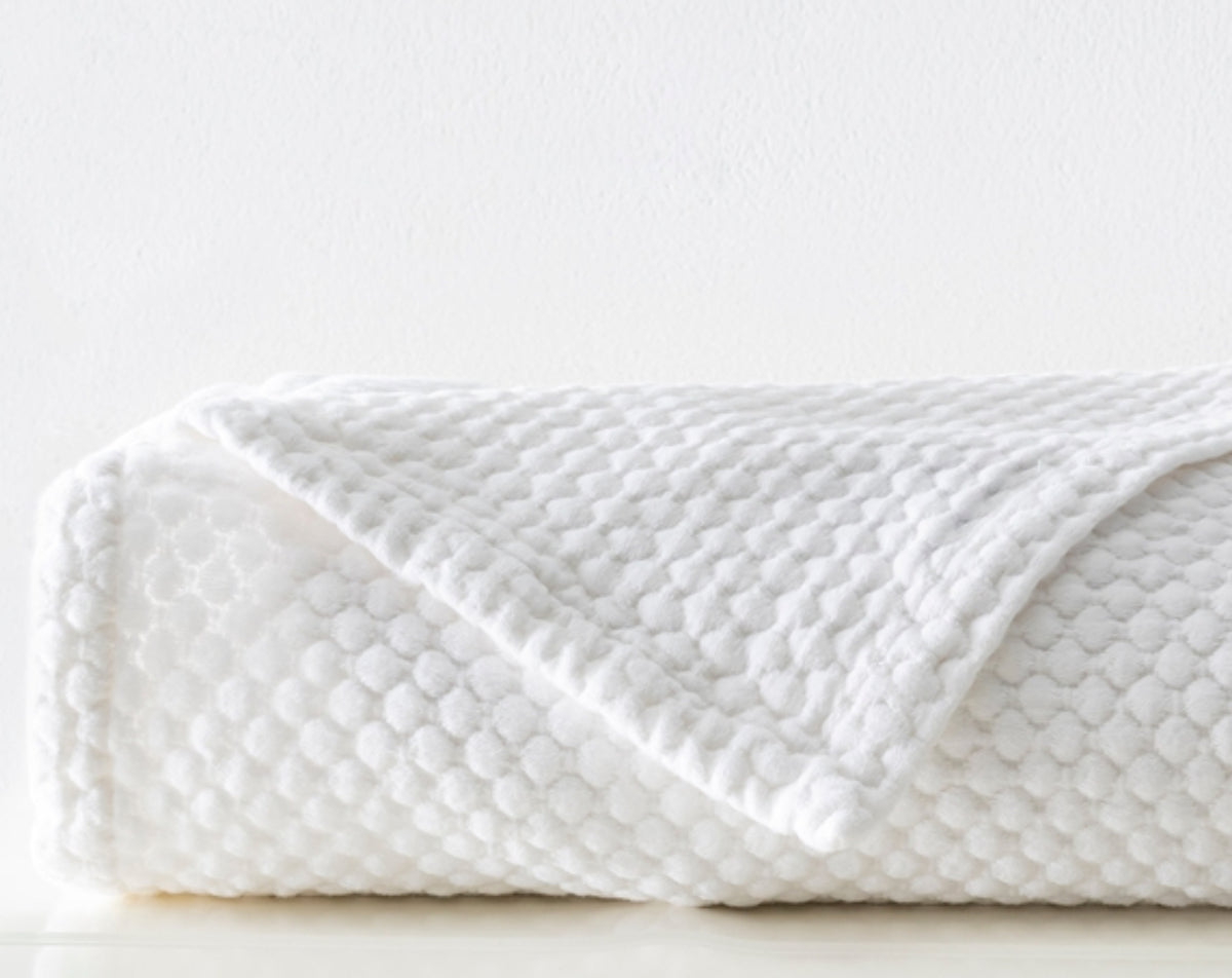 WHITE WINDSOR QUEEN COVERLET