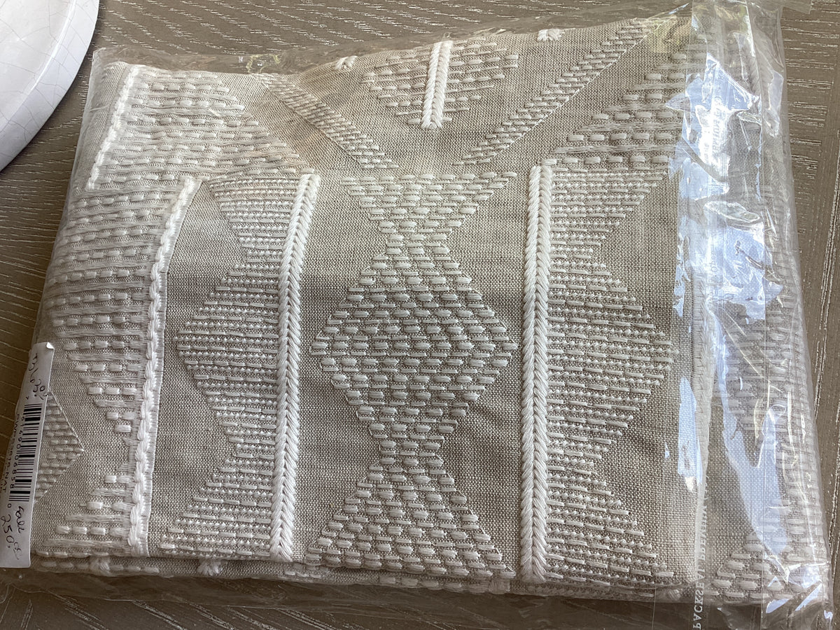 SHAM LUMBAR-NATURAL\WHITE PRESTIGE 36”X16” sale:$250.00