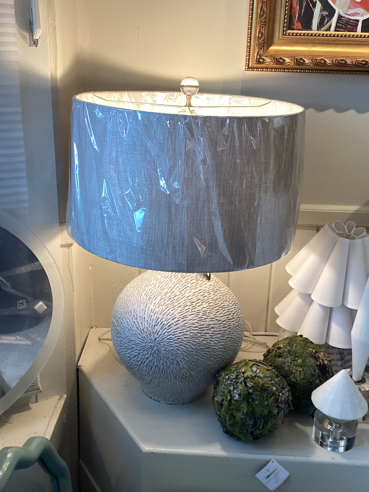 Lamp -White textured large table