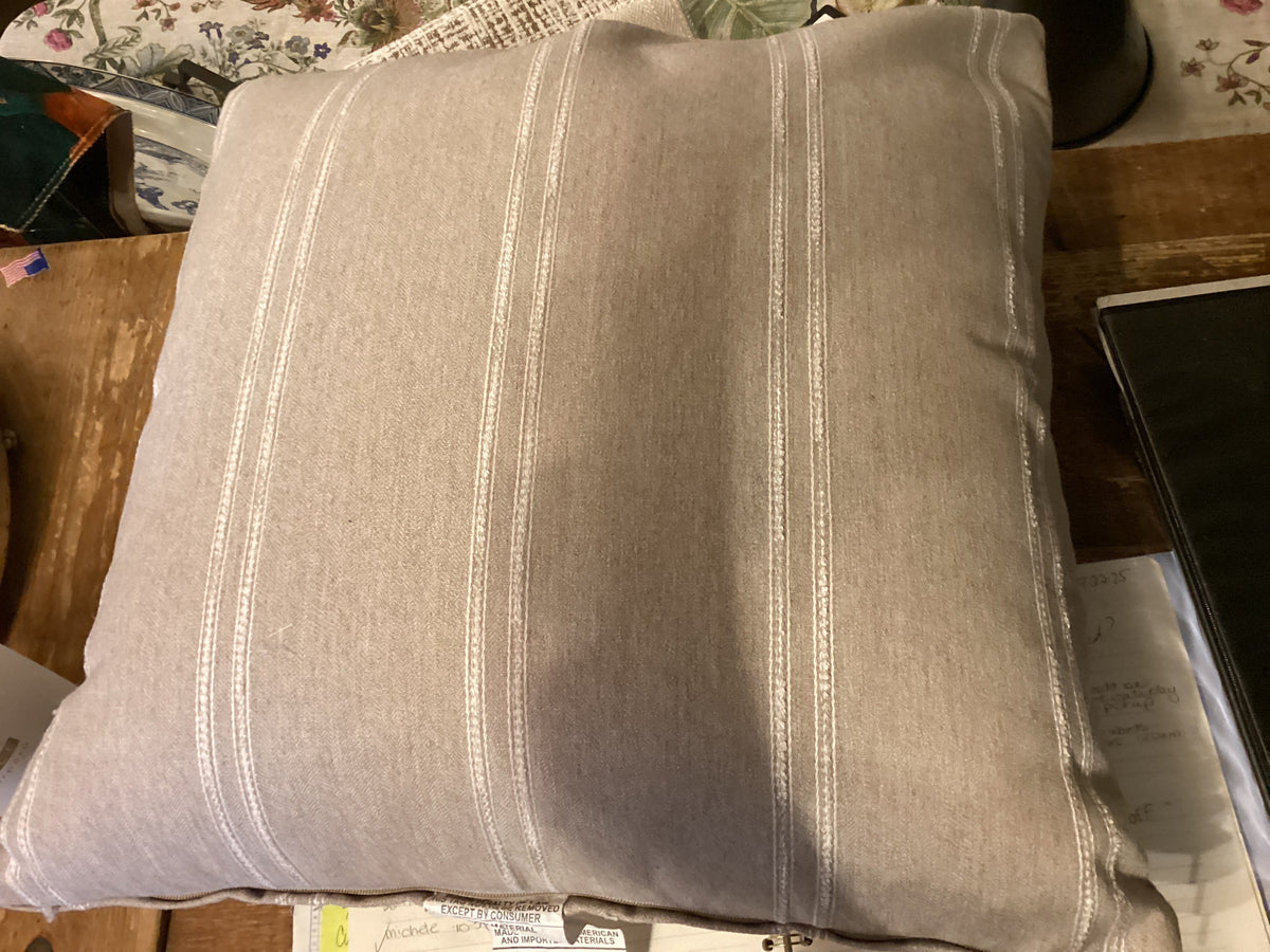 PILLOW TAN/WHITE STRIPES