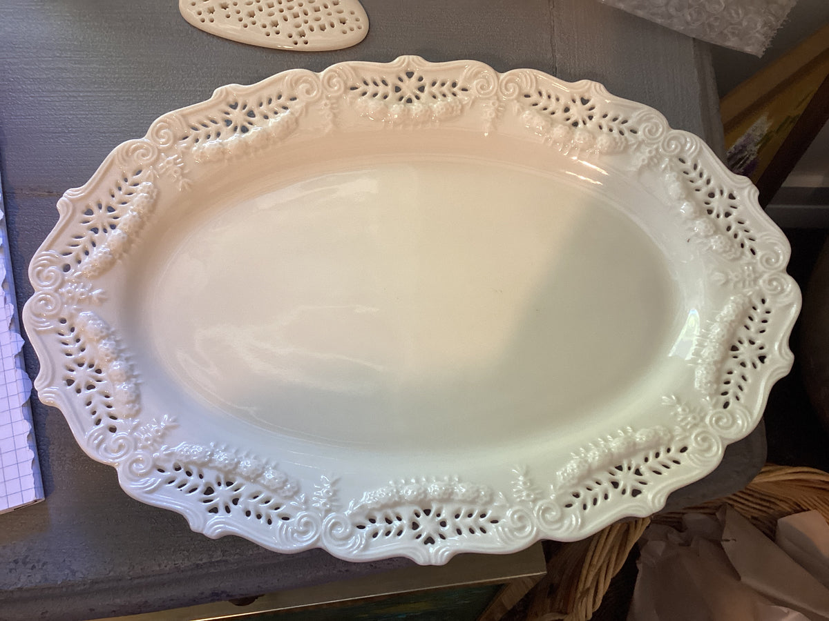 CREAM COLORED RETICULATED PLATTER