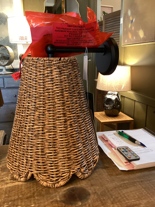 Woven Scallop Outdoor Sconce