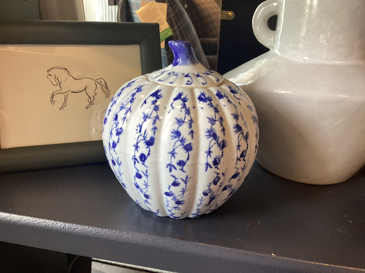 SMALL VINTAGE PUMPKIN BLUE WHITE JAR