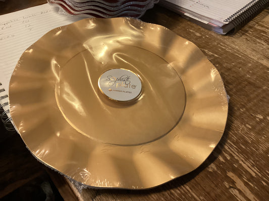 8 GOLD DINNER PLATES