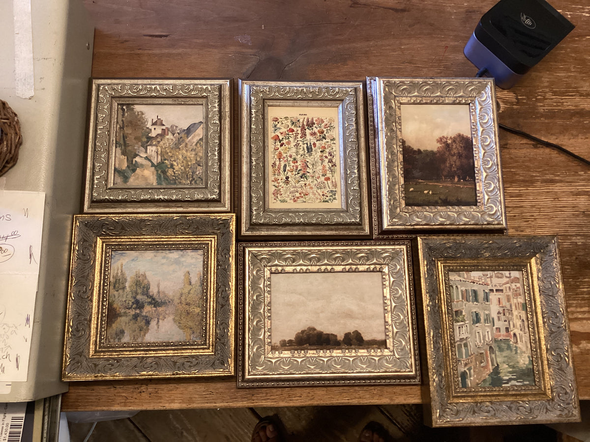 VINTAGE INSPIRED PRINTS WITH DETAILED FRAME