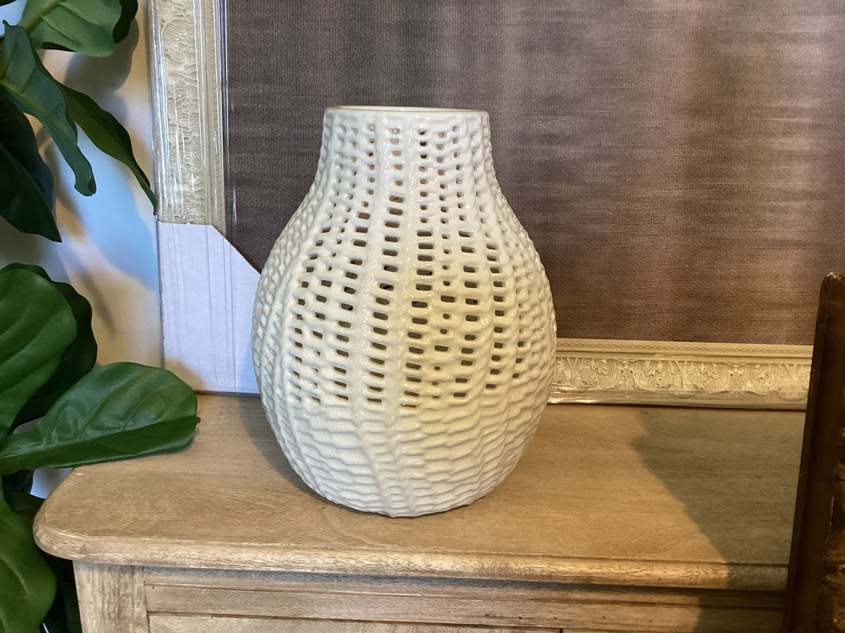 WHITE LATTICE CERAMIC VASE